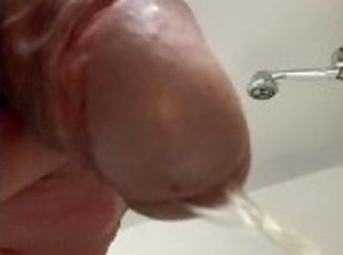 [Japanese Guy]Pee after my masturbation. The sperm remaining in the urethra was washed away.